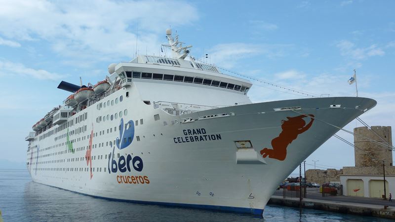 Viso interna do navio de cruzeiro Grand Celebration da Ibero Cruceros