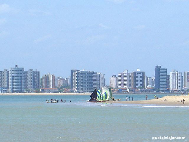 Skyline de Aracaju - Encontro dos rios Sergipe e Poxim, visto da Praia de Atalaia Nova, no municpio da Barra dos Coqueiros - Sergipe - Regio Nordeste - Brasil
