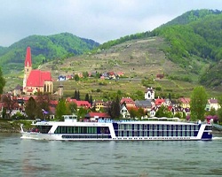 Viso externa do navio de cruzeiro Amadagio da AmaWaterways