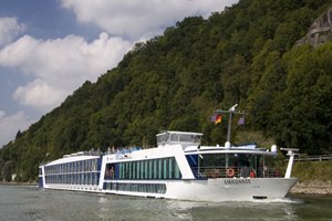 Viso externa do navio de cruzeiro Amadante da AmaWaterways