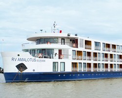 Viso externa do navio de cruzeiro Amalotus da AmaWaterways