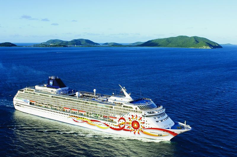 Viso externa do navio de cruzeiro Norwegian Sun da Norwegian Cruise Line