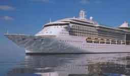 Viso externa do navio de cruzeiro Radiance of the Seas da Royal Caribbean International