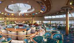 Viso interna do navio de cruzeiro Vision of the Seas da Royal Caribbean International