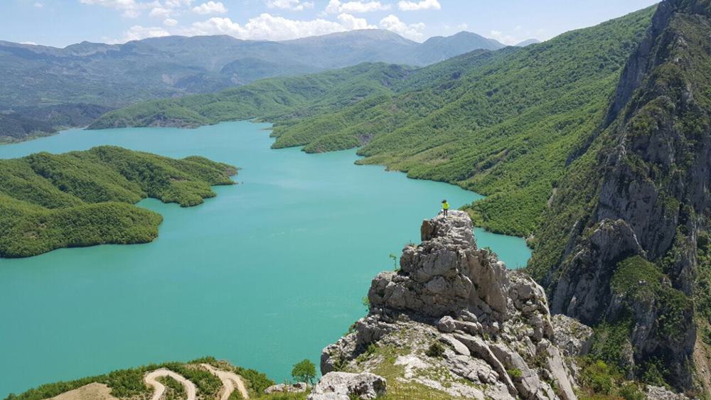 Lago Bovilla - Que tal viajar para a Albnia? Um dos destinos mais baratos da Europa! Foto: Desarashimi1