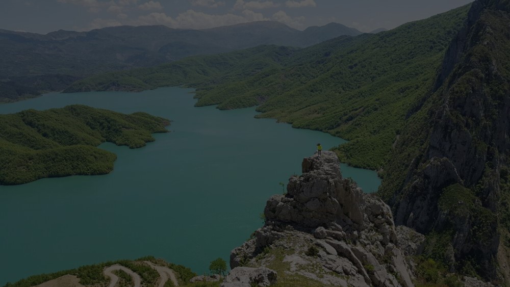 Lago Bovilla - Que tal viajar para a Albnia? Um dos destinos mais baratos da Europa! Foto: Desarashimi1