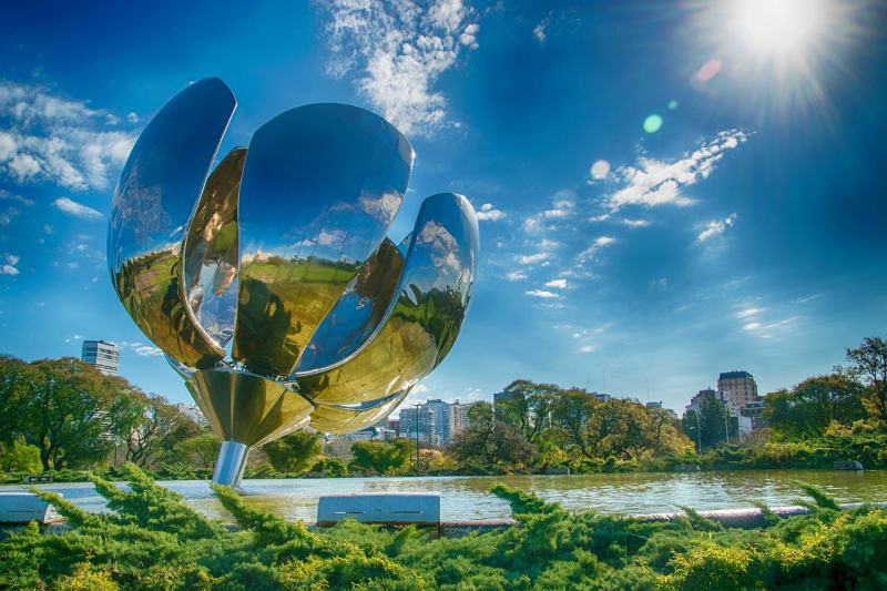 Floralis Genrica - Recoleta - Buenos Aires de trem - Argentina - Amrica do Sul - Brasil