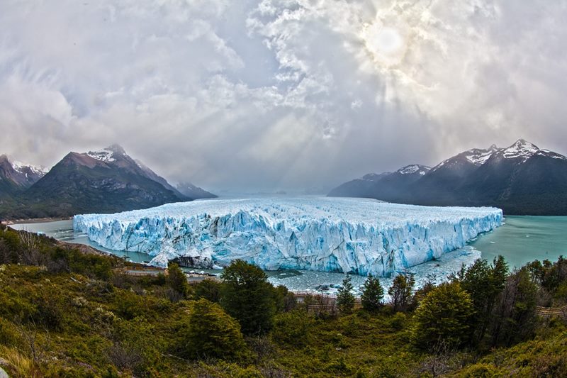 A geleira Perito Moreno (Glaciar Perito Moreno) est localizada no Parque Nacional Los Glaciares, na Patagnia, sul da Argentina