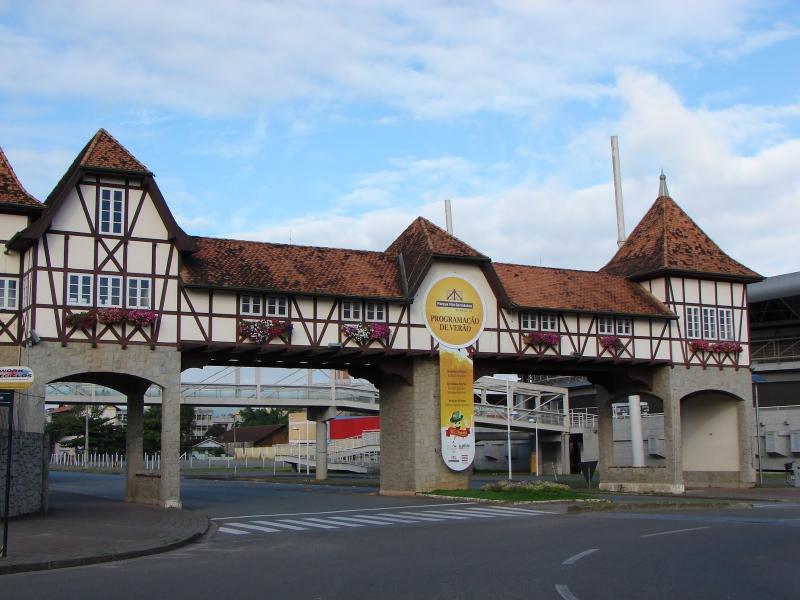 Prtico Turstico Vila Germnica - Centro de informaes tursticas e um dos cartes-postais de Blumenau - SC.