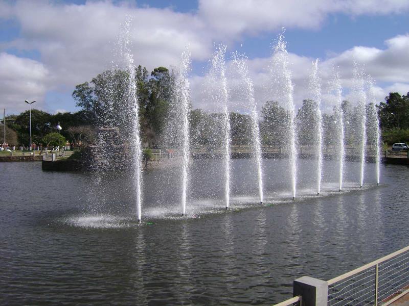 Chafariz da Lagoa do Parque Neytha Ramos - Parque dos Patinhos - Alegrete Estado do Rio Grande do Sul - Brasil