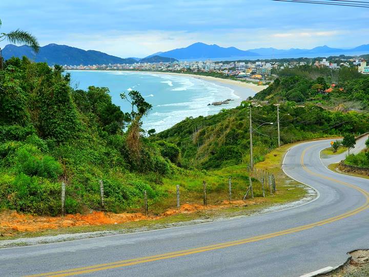 Mariscal - Bombinhas - Litoral Norte Catarinense - Costa Esmeralda - Estado de Santa Catarina - Regio Sul - Brasil