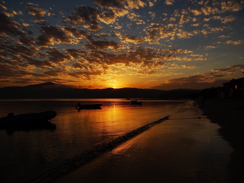 Canto Grande - Bombinhas - Litoral Norte Catarinense - Costa Esmeralda - Estado de Santa Catarina - Regio Sul - Brasil