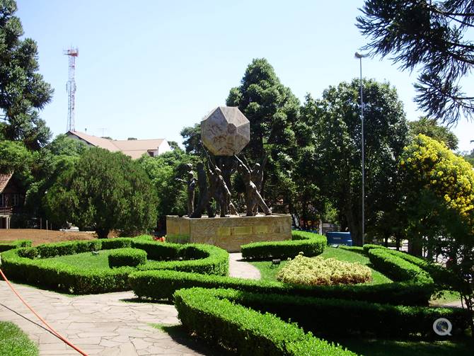 Monumento Fora Cooperativa - Praa das Flores - Nova Petrpolis - Serra Gacha - Estado do Rio Grande do Sul - Brasil