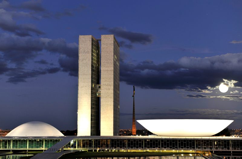 Inaugurada em 1960 para ser a nova capital do pas, Braslia  uma obra-prima da arquitetura modernista. Patrimnio da Humanidade desde 1987, a capital federal possui a maior rea tombada do mundo, com 112,5 quilmetros quadrados. Foto: Rodolfo Stuckert.