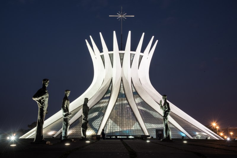 A Catedral Metropolitana de Braslia est localizada no Eixo Monumental, regio da Esplanada dos Ministrios. Foto: Rodrigo de Almeida Marfan.