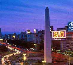 Obelisco na Plaza de la Repblica (interseo das avenidas 9 de Julio e Corrientes) - Buenos Aires - Argentina