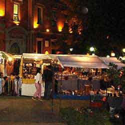 Feira artesanal na Plaza Intendente Alvear no bairro Recoleta - Buenos Aires - Argentina