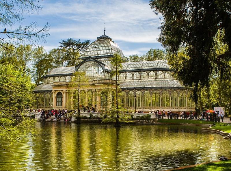 O Palcio de Cristal do Retiro, em Madri,  uma das atraes mais visitadas da capital espanhola.