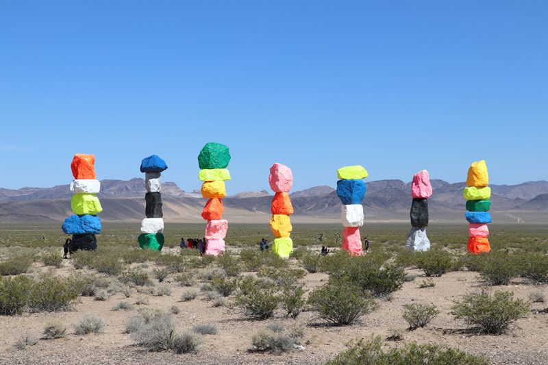 Seven Magic Mountains (Sete Montanhas Mgicas) - Nevada - Estados Unidos da Amrica - Amrica do Norte