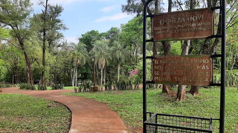 O caminho que leva aos Saltos del Monday  bonito e de fcil acesso.