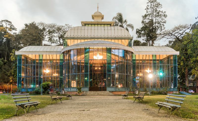 Palcio de Cristal de Petrpolis, um dos cartes-postais da cidade, abriga exposies e eventos. Foto: Wilfredor