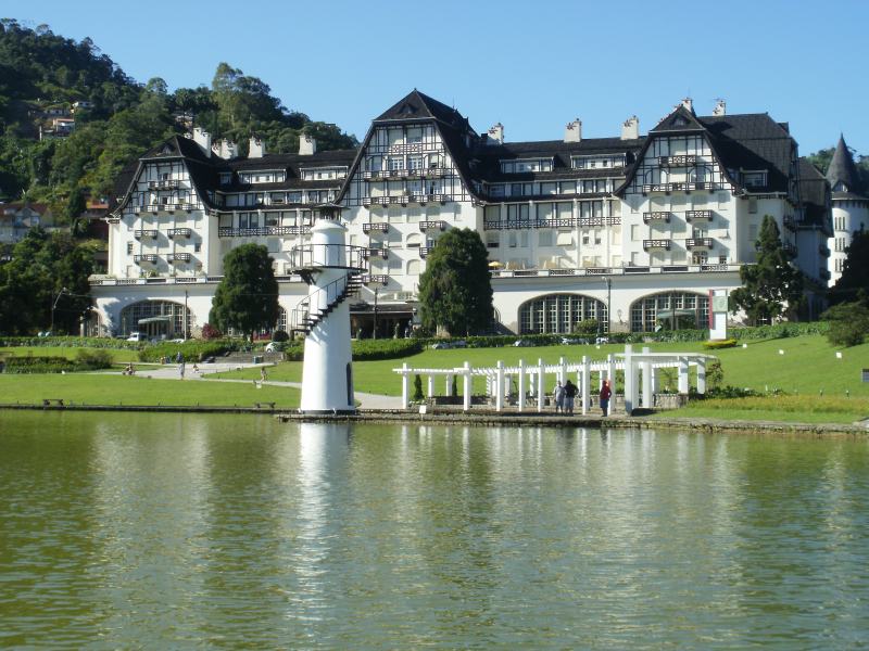 O Palcio Quitandinha, tambm conhecido como Hotel Quitandinha, j foi um cassino hotel e atualmente  um condomnio e centro cultural.