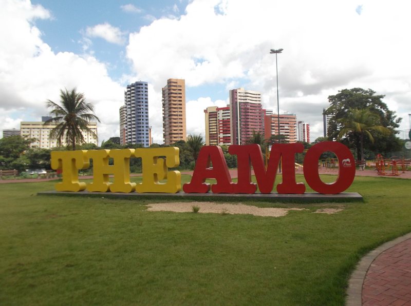 s margens do Rio Poti, O Parque Potycabana  uma das maiores reas de lazer da capital piauiense. A cidade era grafada 'Theresina' anteriormente - Foto: Almanaque Lusofonista