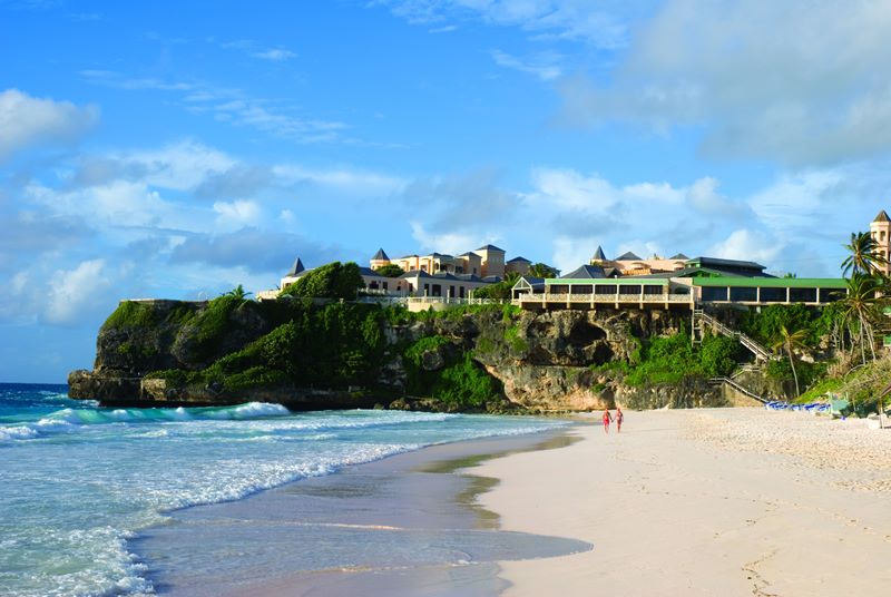 Praia em Barbados, pas que abriu visto de doze meses para trabalho de home office.