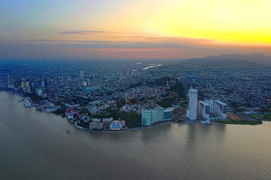 Vista area de Guayaquil, cidade-sede da Final da Copa Libertadores de 2022. Foto: JorgeAlejanDroo