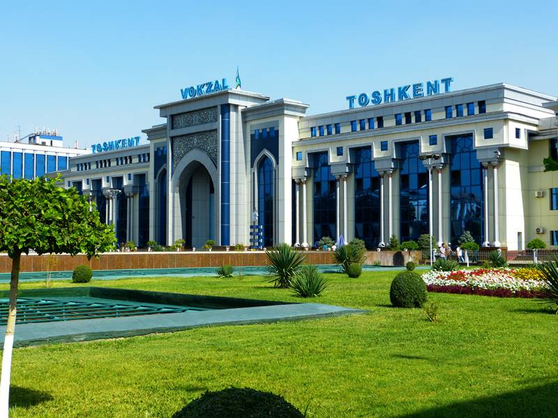 Estação de trem de Tasquente (também chamada de Tashkent ou Toshkent), capital e maior cidade do Uzbequistão